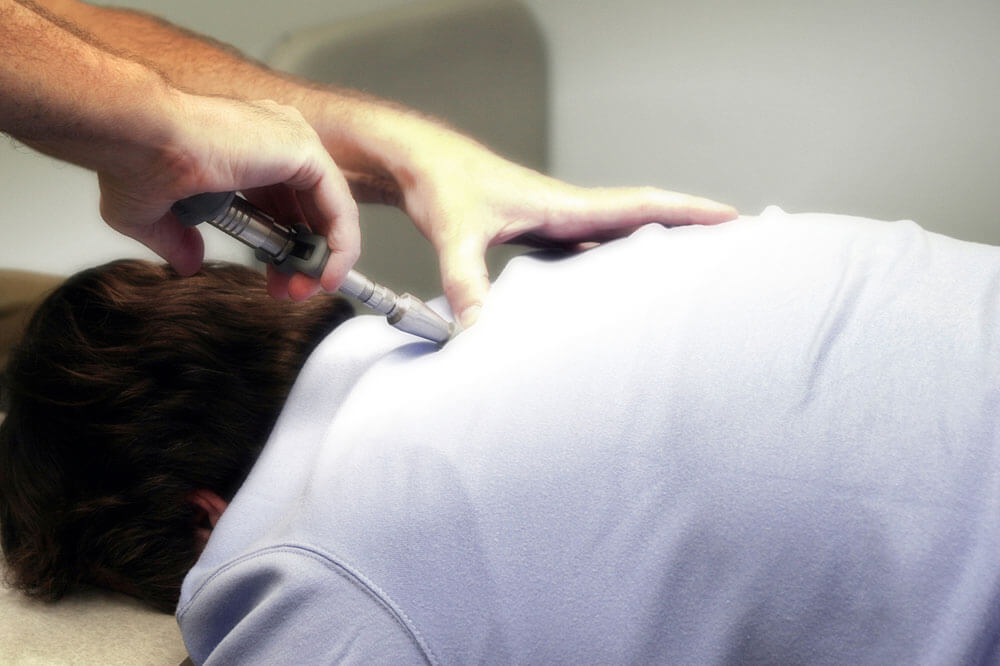 chiro-instrument-adjusting
